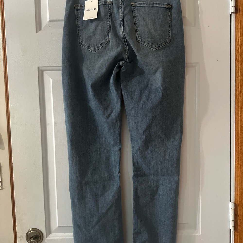 FOREVER 21 Premium Curved Straight Jeans Medium Light Wash‎ NWT Size 31. - Picture 7 of 12